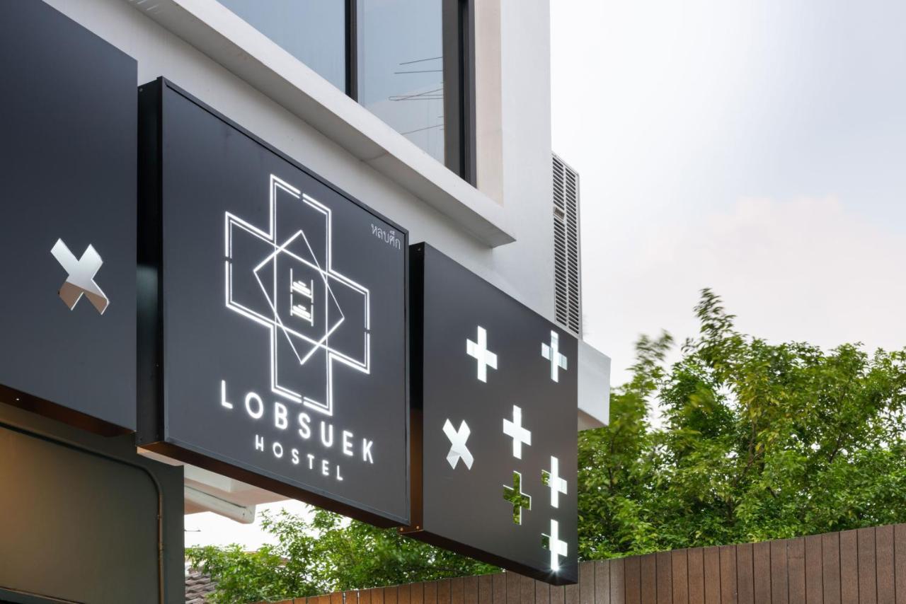 Lobsuek Hostel Bangkok Exterior photo